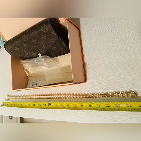 LOUIS VUITTON Felicie Gold Chain - Picture 6 of 7
